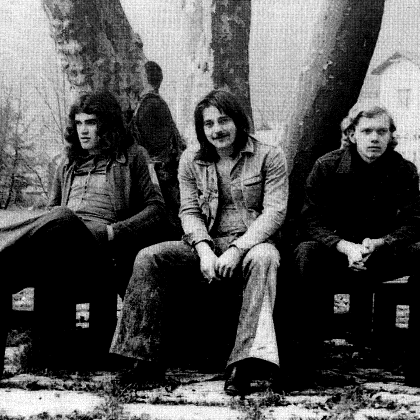 Trio OKO pod drevesom