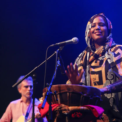 Aziza Brahim (© Cankarjev dom, foto Martin Vogrič Dežman)