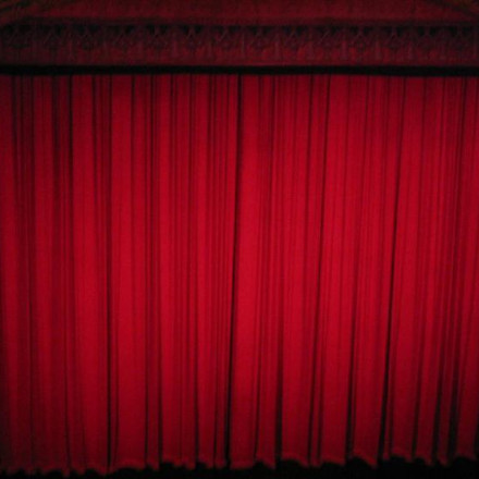 rdeča zavesa