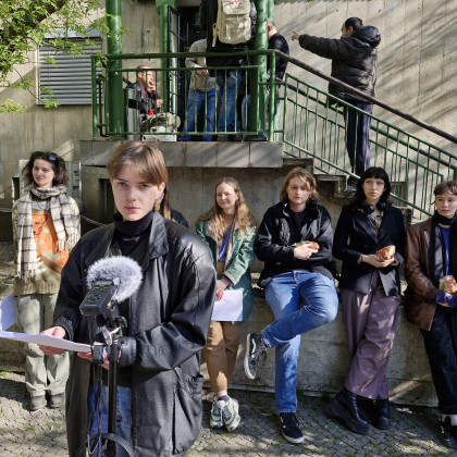 Vika Sušnik med govorom