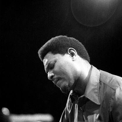 V opomin: McCoy Tyner