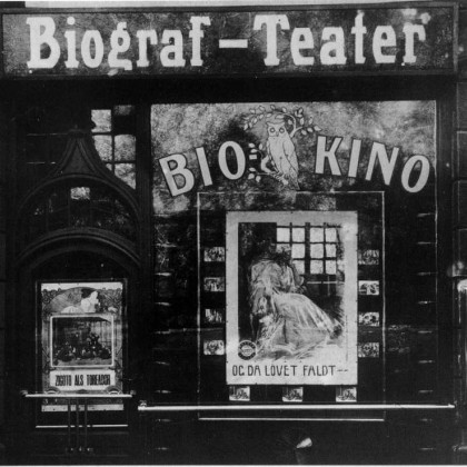 ma nek kino tle kva js vem, medtem ko laibache poslušam 