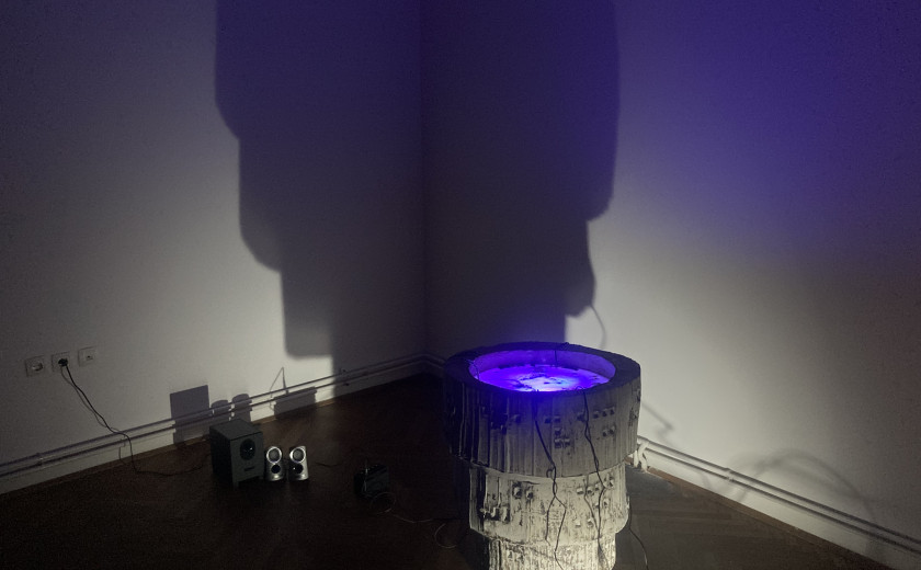 Instalacija Nežke Zamar na razstavi nominirancev Nagrade skupine OHO