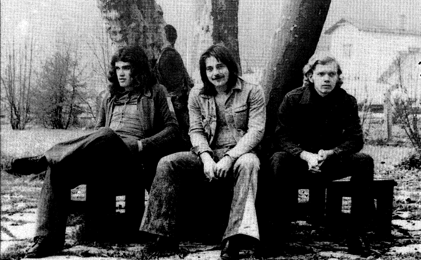 Trio OKO pod drevesom