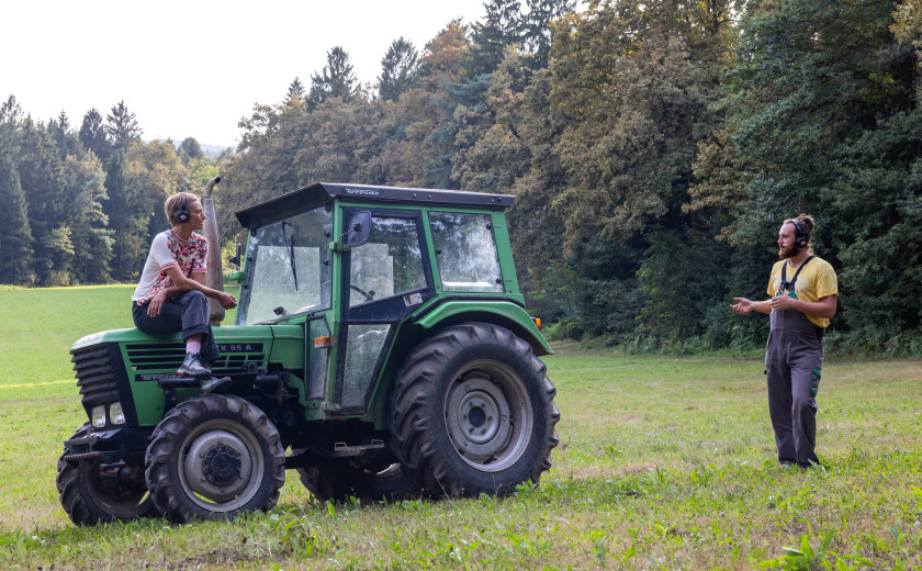 Žiga Štrukelj, Nataša Živkovič in traktor