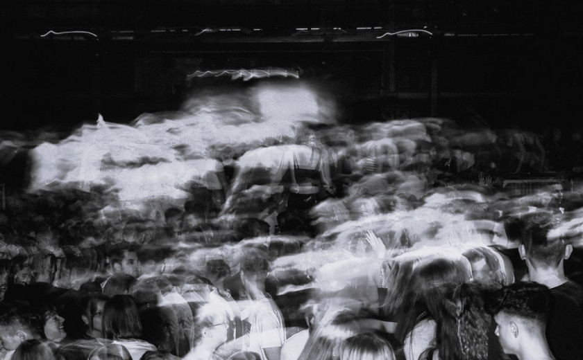 Ali greš kam danes zvečer?