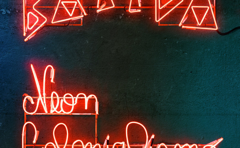 Batida: Neon Colonialismo 